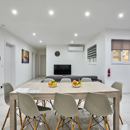 Il-girna- Modern Seaside מרססקלה