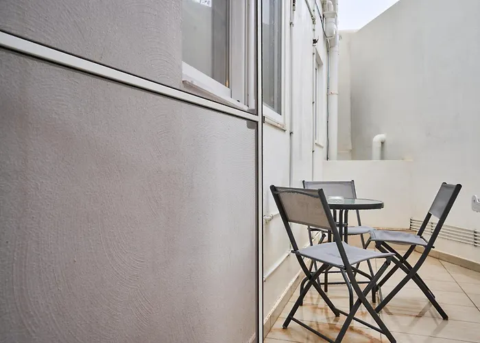 Il-girna- Modern Seaside