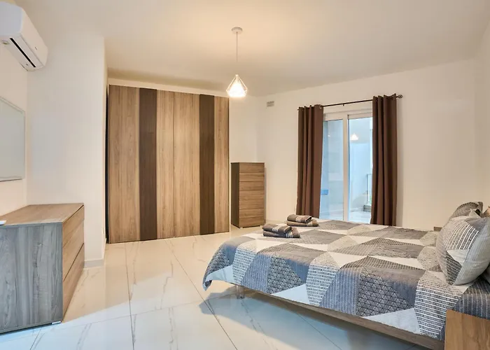 Daire Il-girna- Modern Seaside Marsaskala