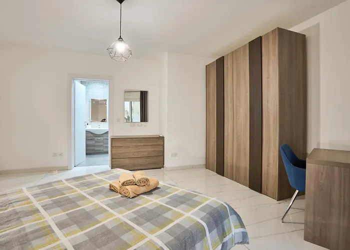 Il-girna- Modern Seaside * Marsaskala